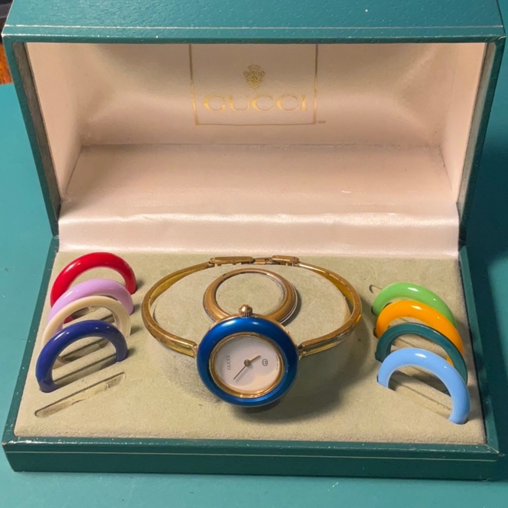 Vintage Gucci Quartz Bangle Watch with Changeable Bezels.